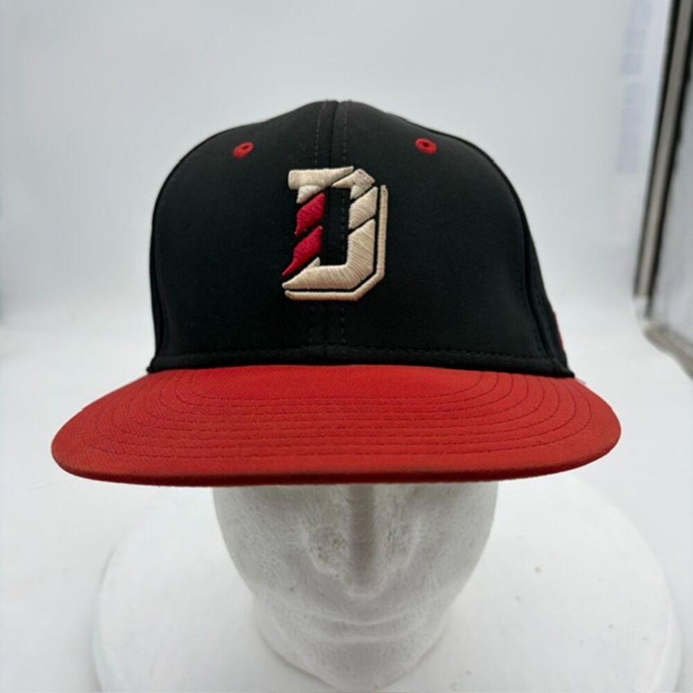 Under Armour Davidson Wildcats NCAA Adjustable Performance Hat Fitted 7 3/8